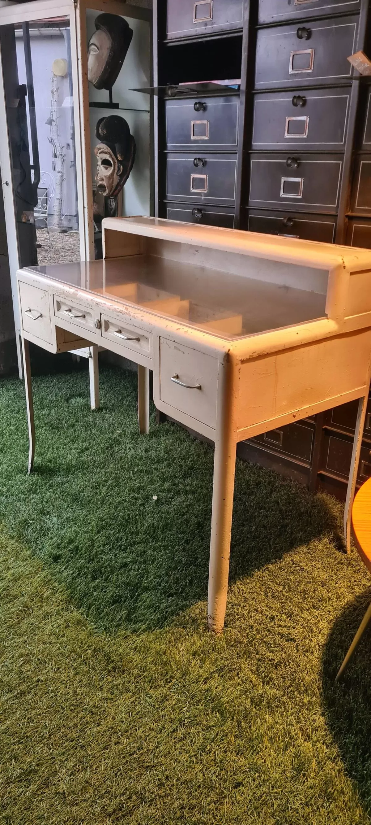 Illustration numéro 5 du produit Bureau de dentiste des années 1930