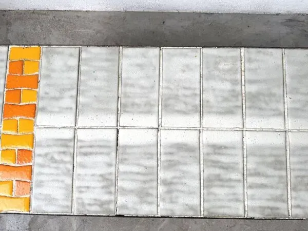 Illustration numéro 5 du produit Table Basse Céramique Jean Jaffreux Années 50 - Métal & Orange Vintage