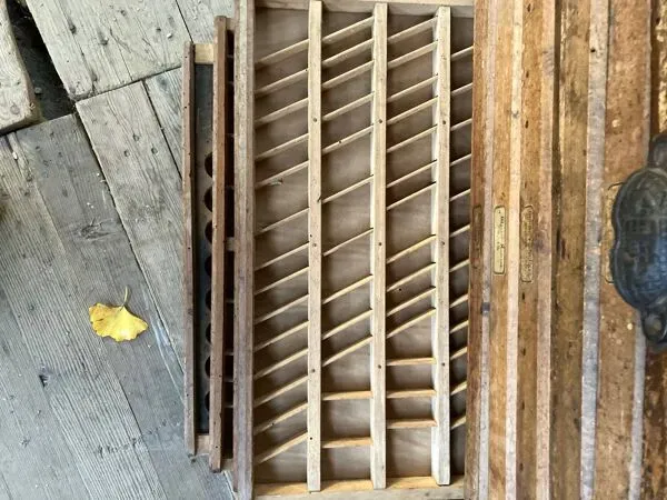 Illustration numéro 5 du produit Meuble de métier , imprimeur ,imprimerie