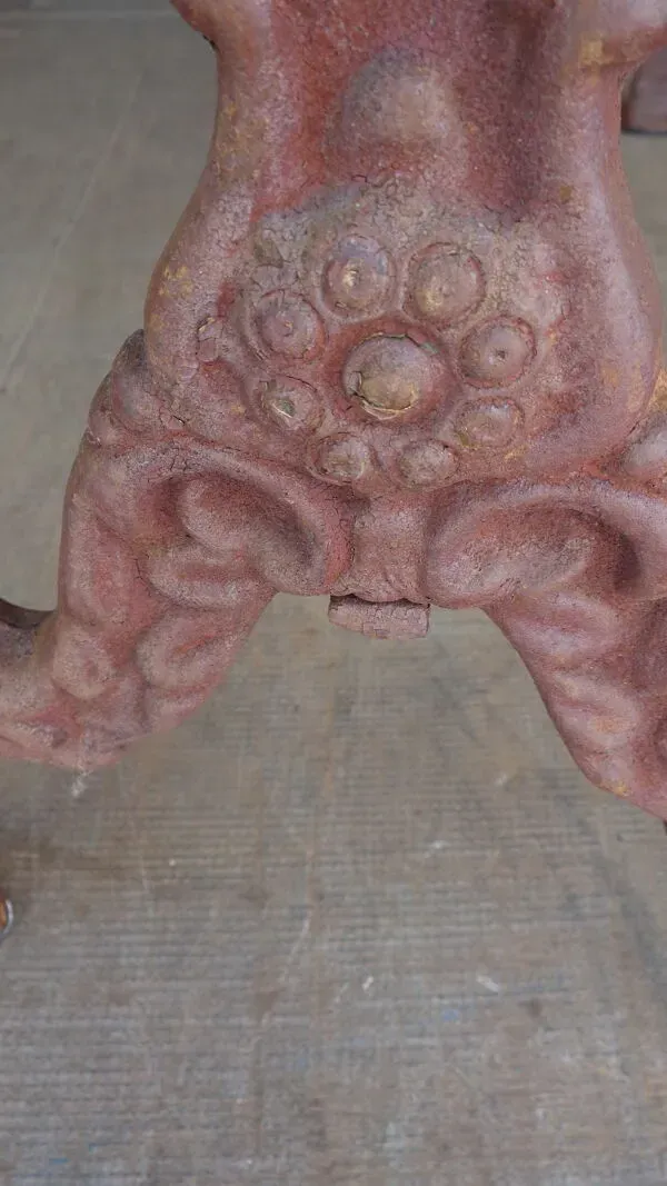 Illustration numéro 5 du produit Table bistrot, pieds fonte