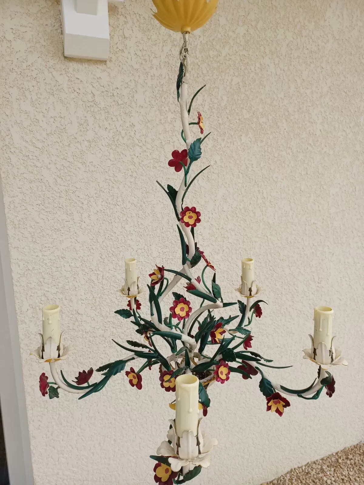 Illustration numéro 5 du produit Lustre floral vintage en tôle peinte