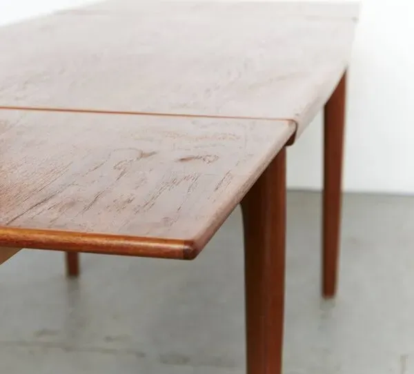 Illustration numéro 5 du produit Table à manger en forme de bateau Grete Jalk pour Glostrup