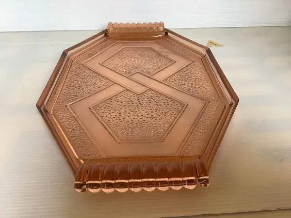 Illustration numéro 5 du produit Ancien plat plateau en verre rose style Rosaline A