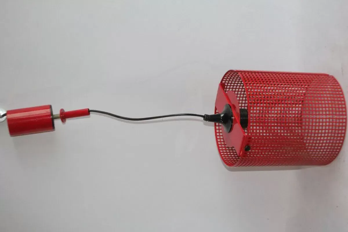 Illustration numéro 5 du produit Suspension rouge tôle perforée