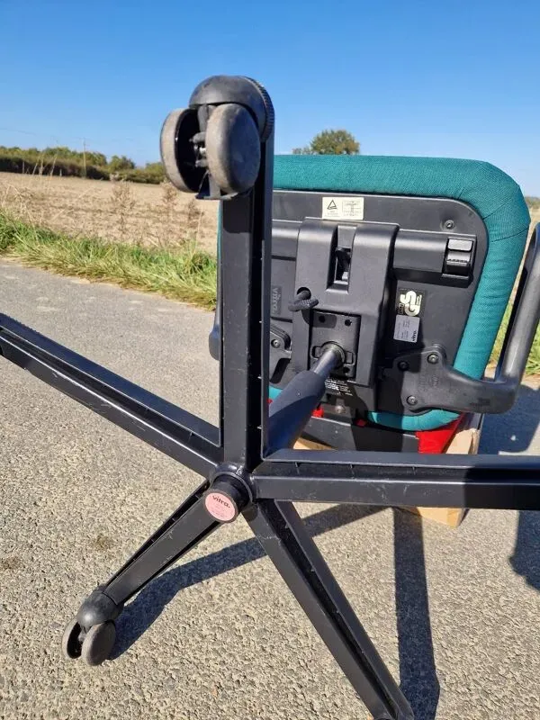 Illustration numéro 5 du produit Lot De 2 Chaises De Bureau Ergonomique De La Marque Vitra