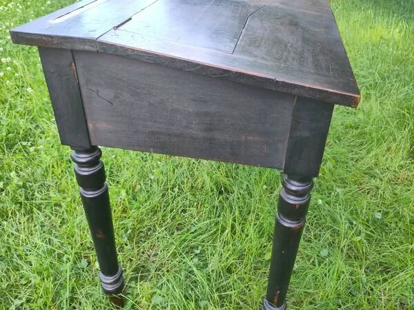 Illustration numéro 5 du produit Ancien pupitre d'écolier