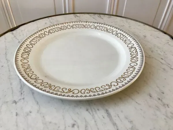 Illustration numéro 5 du produit Plat rond alphabet Digoin Sarreguemines modèle déposé ''Casino'' années 50