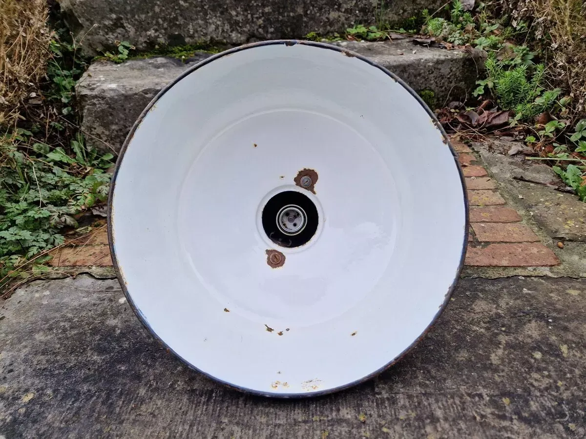 Illustration numéro 5 du produit Suspension industrielle en tôle émaillée bleue et fonte, Pologne, années 1950-60