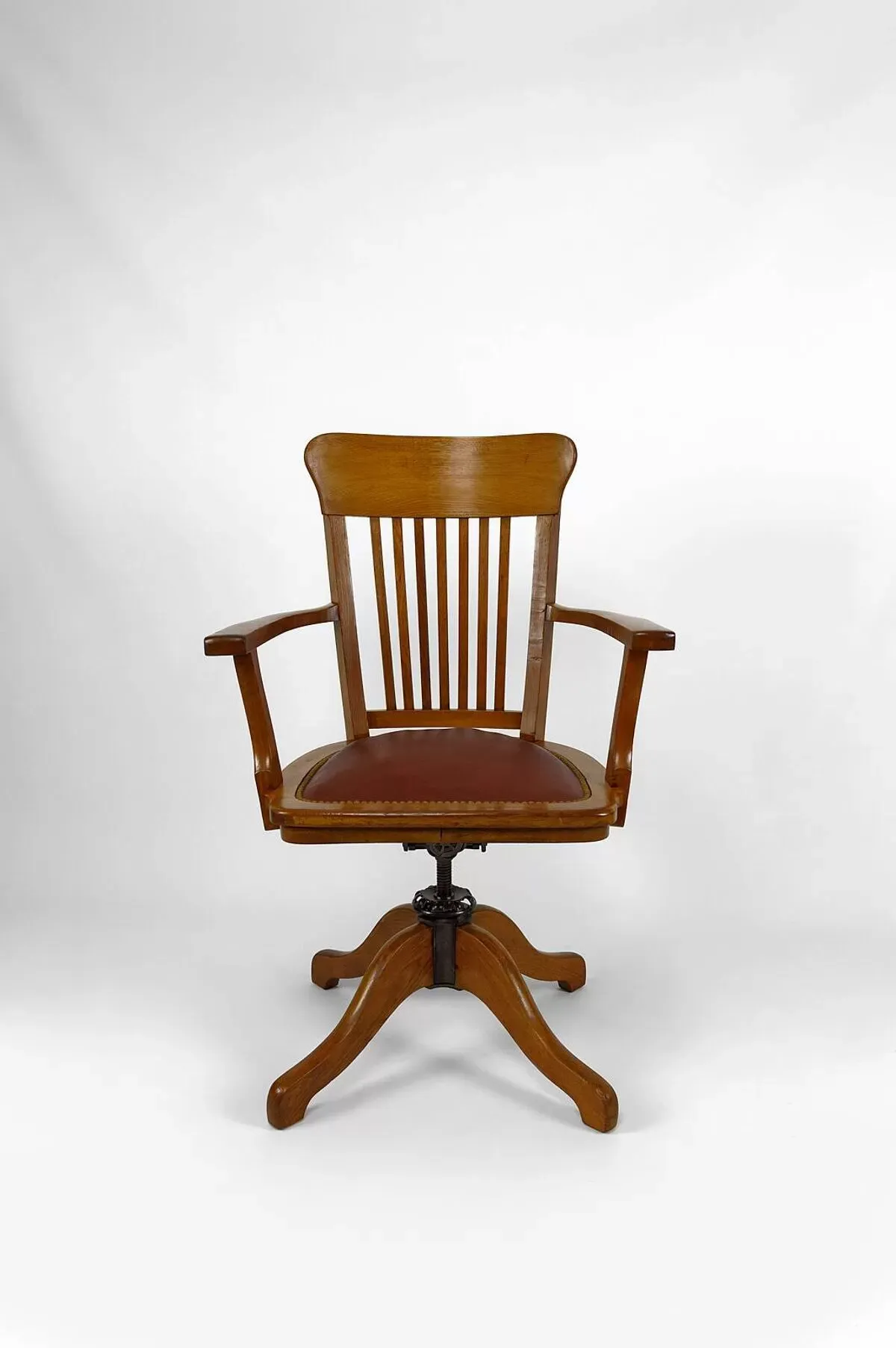 Illustration numéro 5 du produit Fauteuil de bureau américain pivotant en chêne, avec assise en cuir, USA, Circa 1900