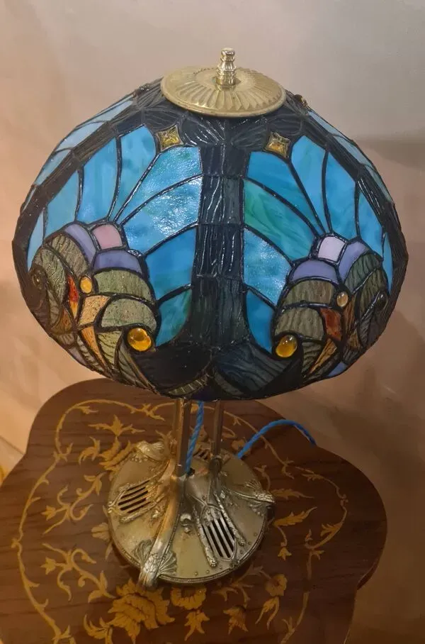 Illustration numéro 5 du produit Lampe ancienne regule patiné bronze art nouveau  abat jour verre vitrail