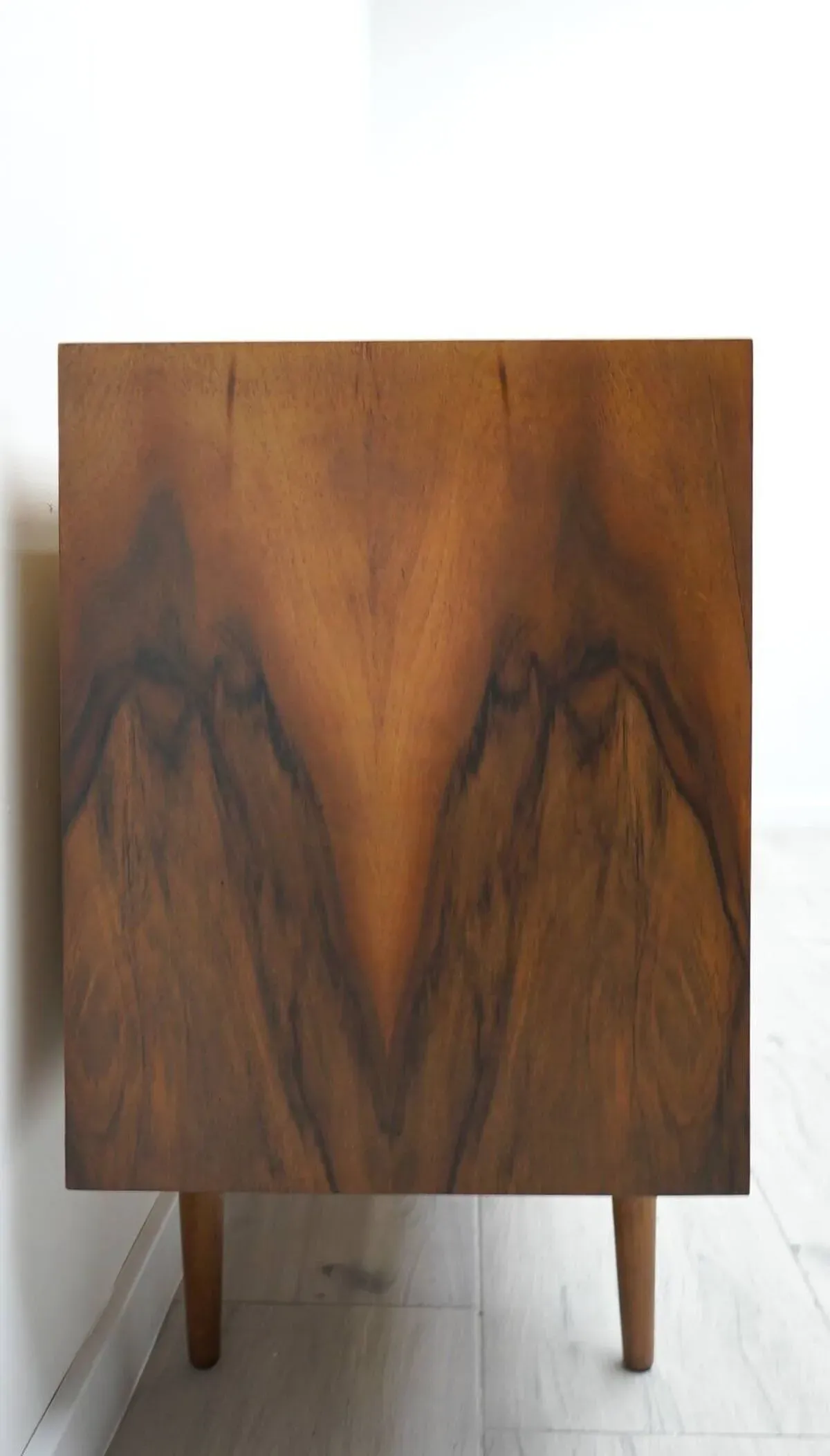 Illustration numéro 5 du produit Commode de Bytom, sideboard de la République populaire de Pologne. Après rénovation professionnelle.