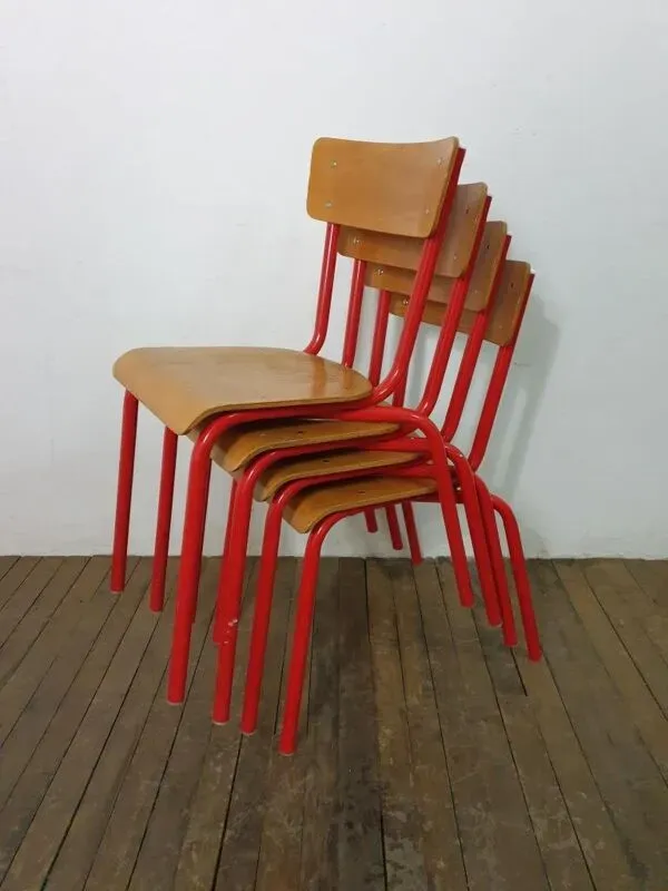 Illustration numéro 5 du produit Chaises d'école