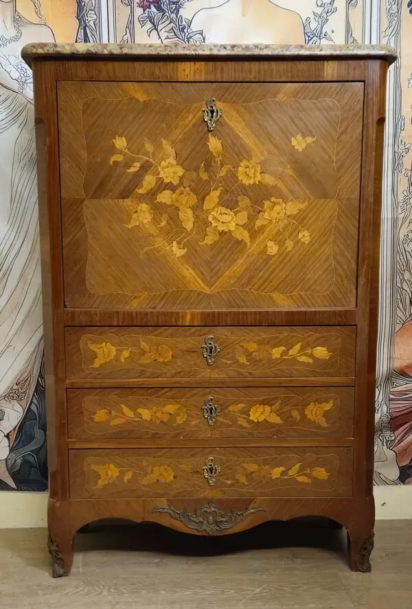 Illustration numéro 5 du produit Secrétaire à abattant galbé en marqueterie florale, époque milieu du XIXe