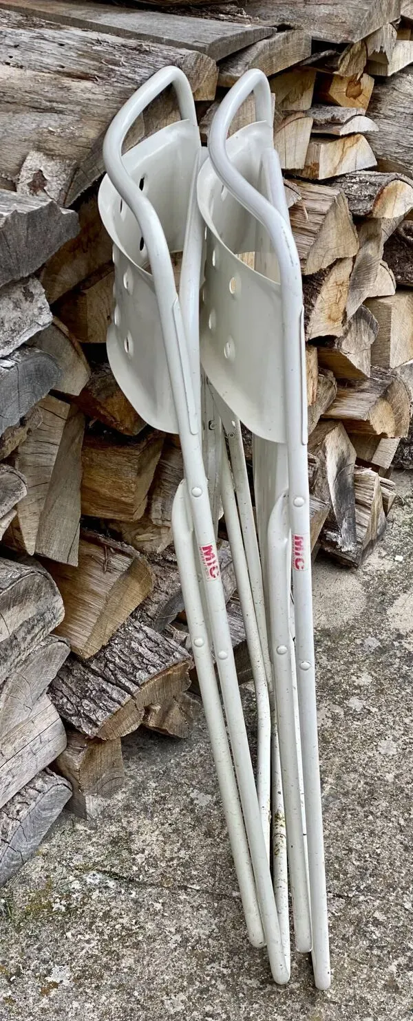 Illustration numéro 5 du produit Ensemble de 9 chaises pliantes métal perforé vintage 1970-80