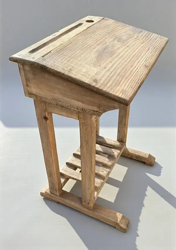 Illustration numéro 5 du produit Vintage : Très ancien pupitre d'écolier