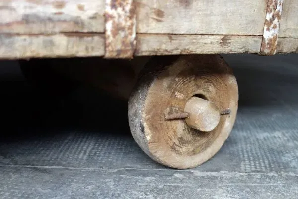 Illustration numéro 5 du produit Antique coffre de mariage bois et fer, Inde, XIXème