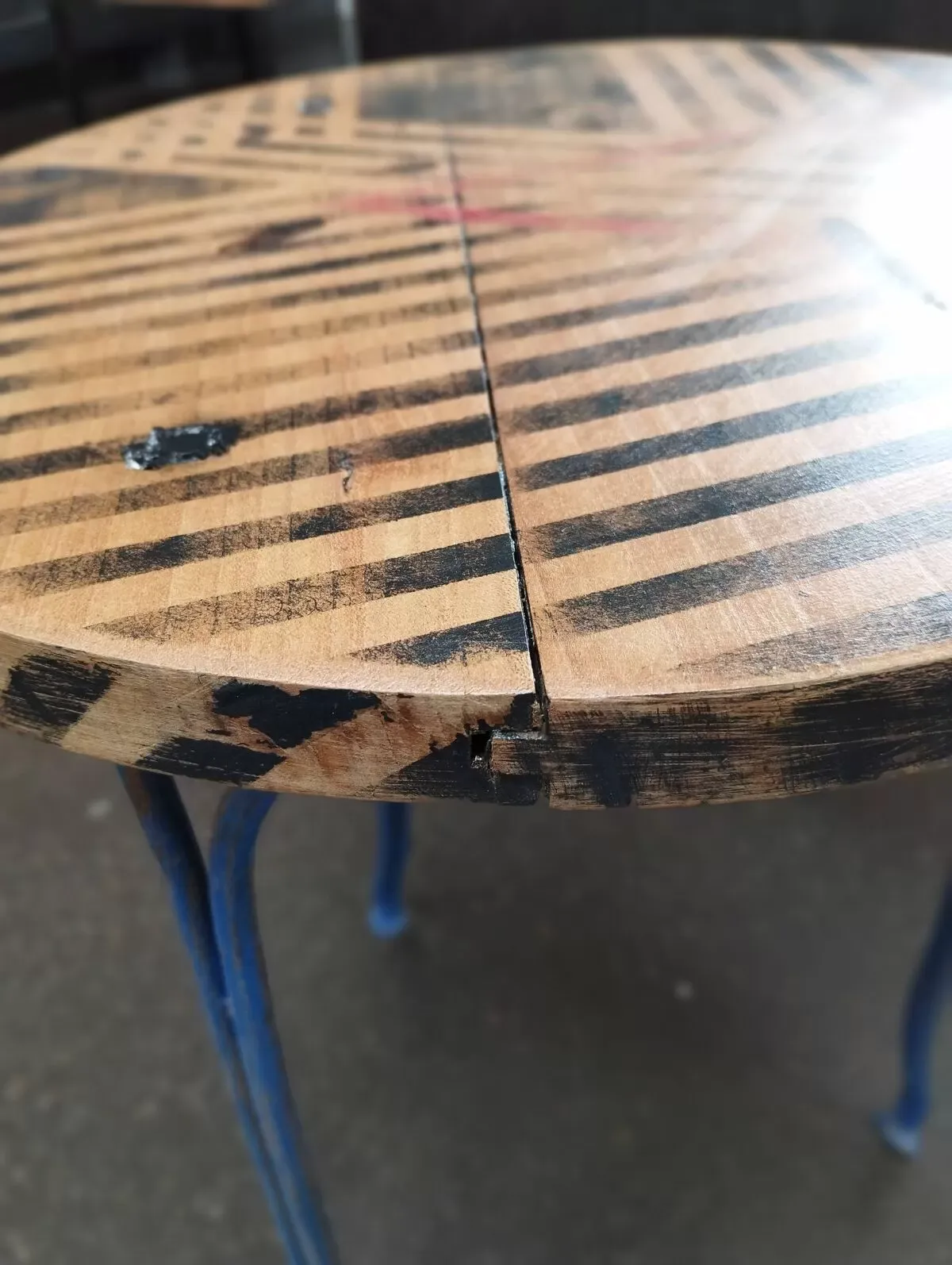 Illustration numéro 5 du produit Guéridon industriel