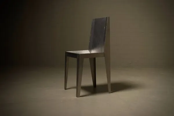 Illustration numéro 5 du produit Chaise en aluminium de design prototype des années 1980