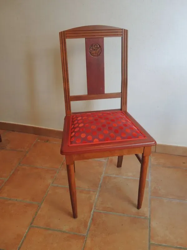 Illustration numéro 5 du produit Table de toilette et sa chaise assortie