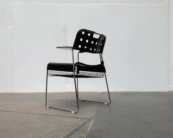 Illustration numéro 5 du produit Chaise Vintage Space Age Omkstack par Rodney Kinsman pour Bieffeplast