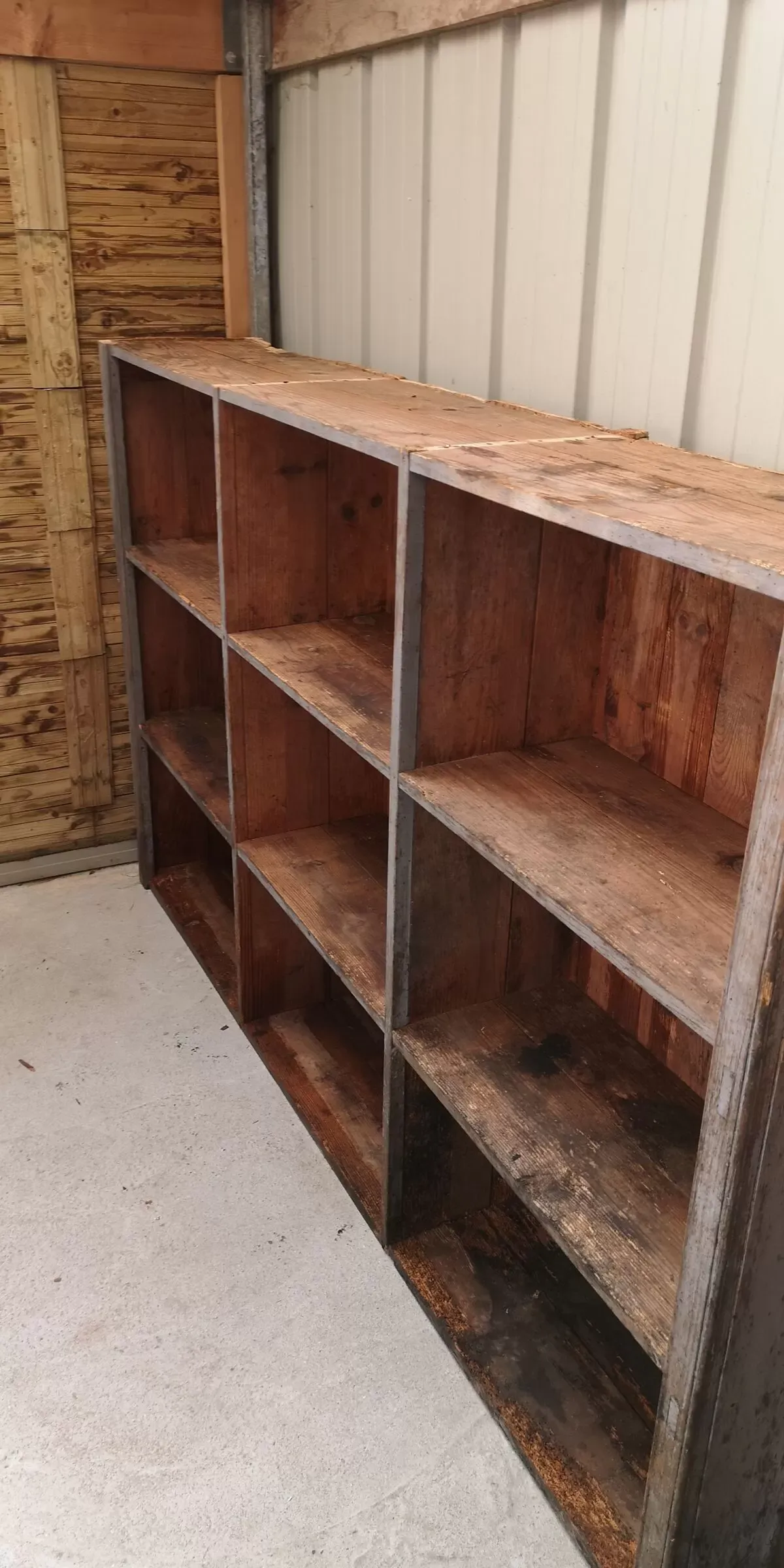 Illustration numéro 5 du produit Meuble métier à casiers bois