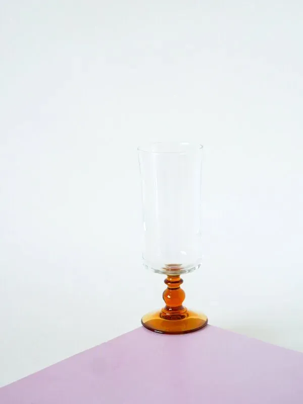 Illustration numéro 5 du produit Lot de 6 flûtes à champagne à pieds ambré, 1970