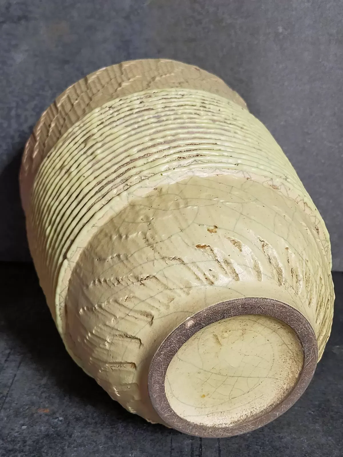 Illustration numéro 5 du produit Vase céramique française Art-déco craquelé vanille