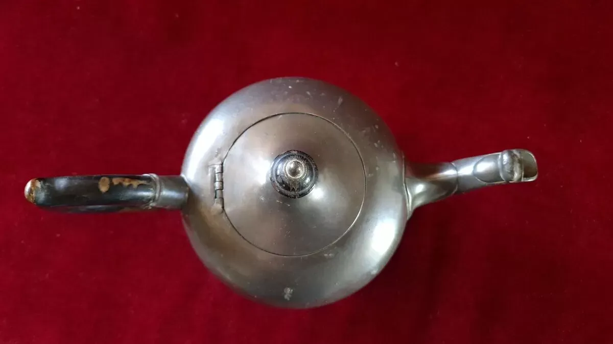 Illustration numéro 5 du produit Théière anglaise James Dixon & Sons XIXeme