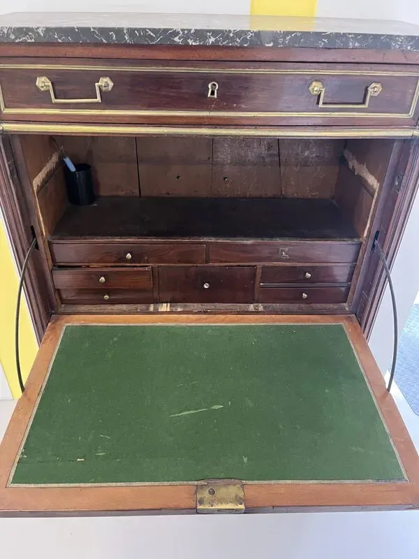 Illustration numéro 5 du produit Secrétaire style Louis XVI