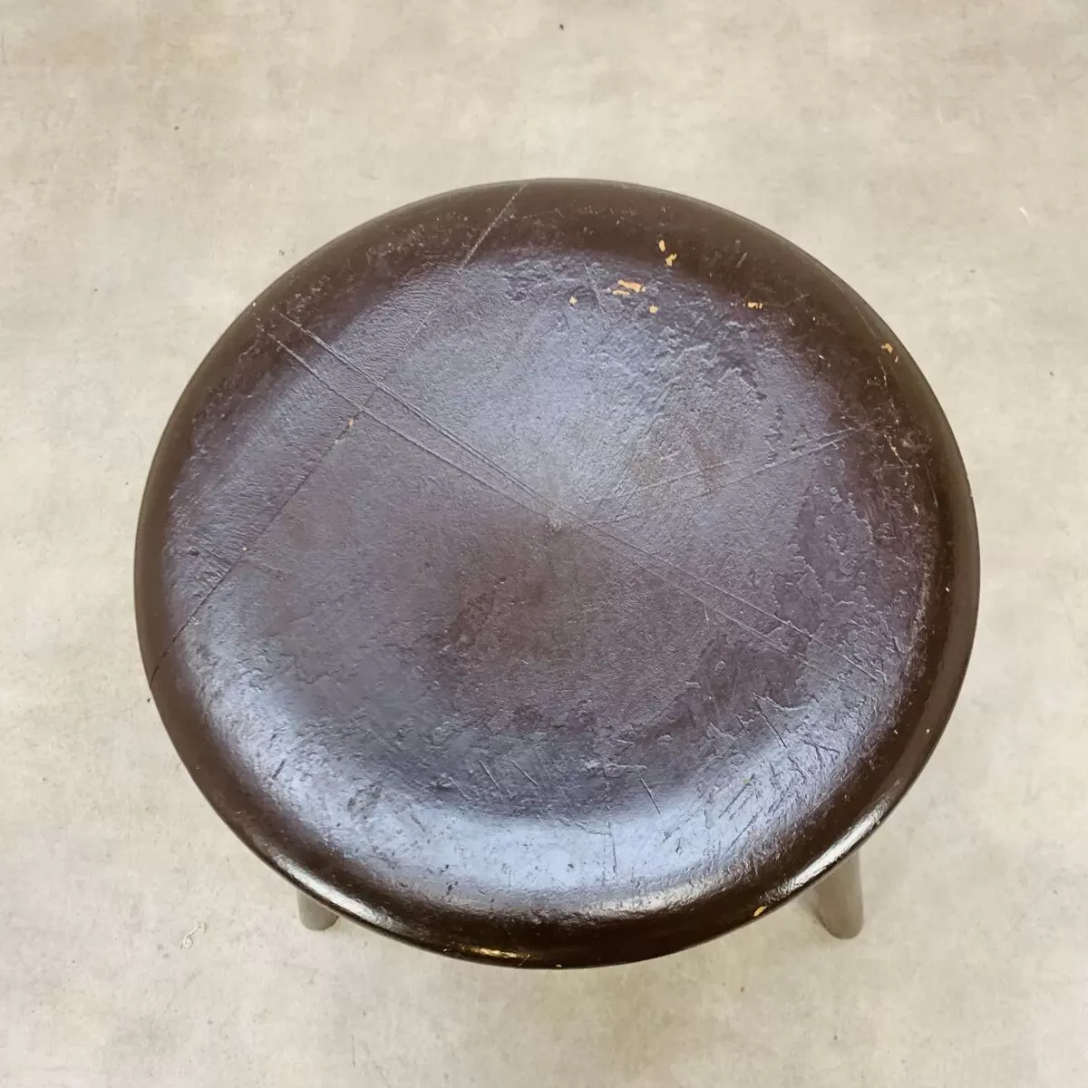 Illustration numéro 5 du produit Tabouret tripode industriel métal et bois