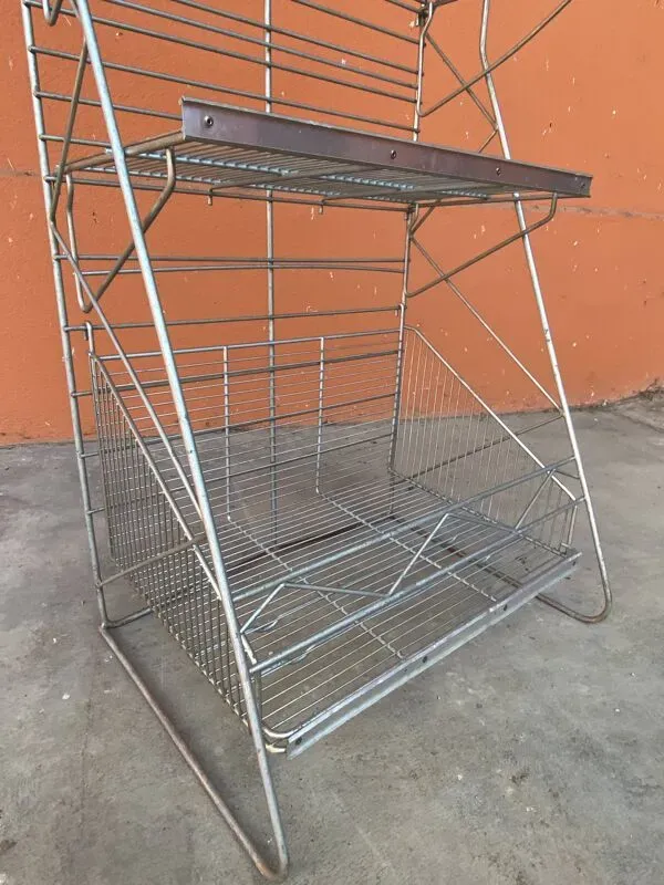 Illustration numéro 5 du produit Étagère industrielle commerce des années 1960