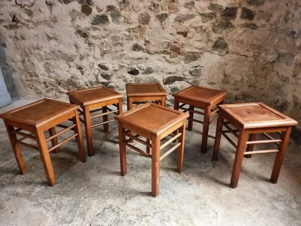 Illustration numéro 5 du produit Lot de 6 tabourets d'atelier français vintage, assise en hêtre, tabourets industriels, France vers 1930