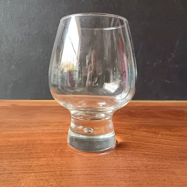 Illustration numéro 5 du produit 8 verres modèle ''Fjord'' de Durobor pied épais avec bulle vintage Belge