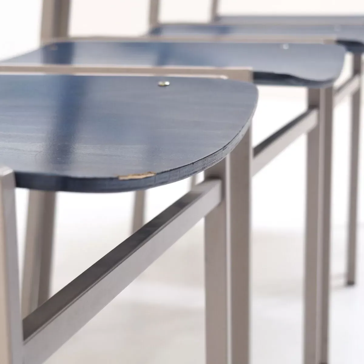 Illustration numéro 5 du produit 4 chaises du designer néerlandais Gijs van der Sluis