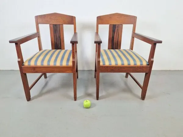 Illustration numéro 5 du produit Fauteuils Art Déco de l'École de La Haye en chêne et ébène, années 1920, ensemble de 2