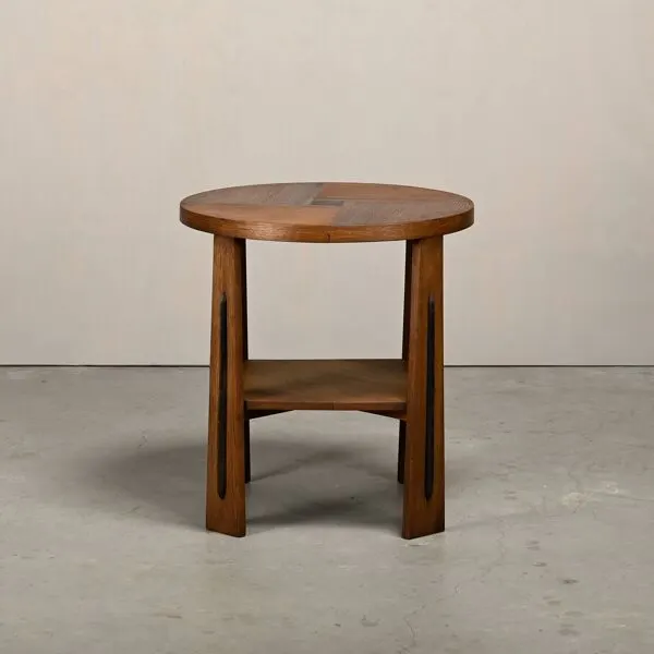 Illustration numéro 5 du produit Table d'appoint Art Déco moderniste de l'école d'Amsterdam en chêne avec incrustation carrée.