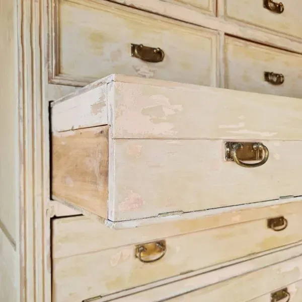 Illustration numéro 5 du produit Meuble de métier mercerie - commode haute patinée - semainier XXL