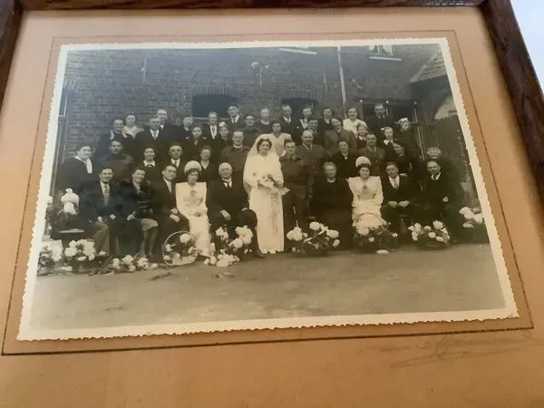 Illustration numéro 5 du produit Ancienne photographie de mariage avec un militaire mariés