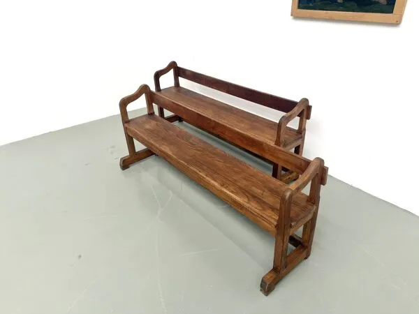 Illustration numéro 5 du produit Paire de bancs de collectivité en chêne massif, années 50