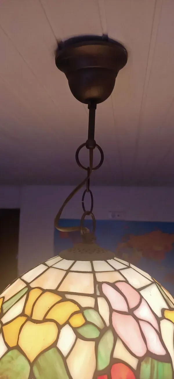 Illustration numéro 5 du produit Suspension style Tiffany en verre au décor floral