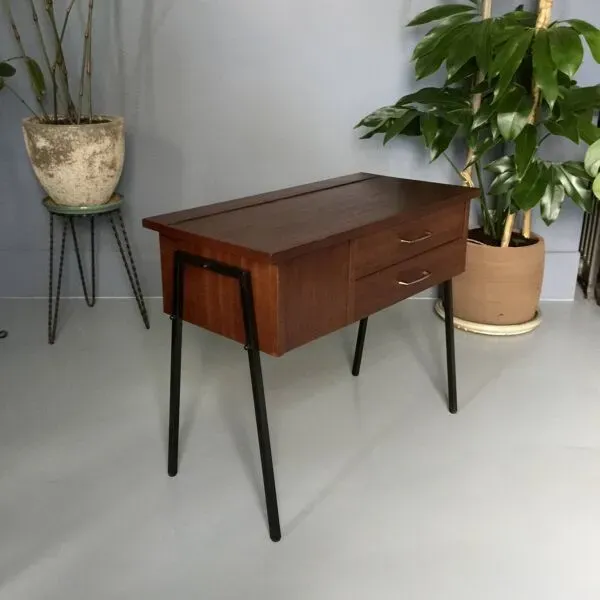 Illustration numéro 5 du produit Travailleuse moderniste / boîte à couture 1960