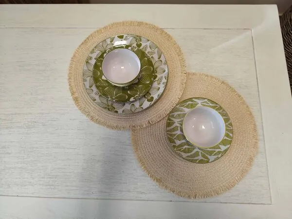 Illustration numéro 5 du produit Table basse en bois exotique avec son verre securit de protection