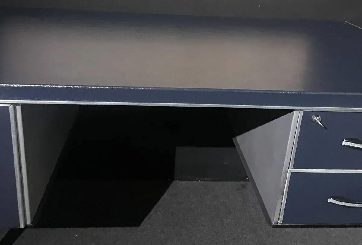 Illustration numéro 5 du produit Bureau vintage industriel des années 60