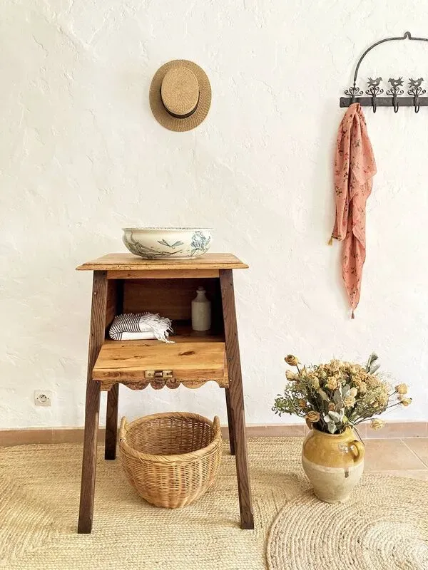 Illustration numéro 5 du produit Ancien meuble à battant en bois