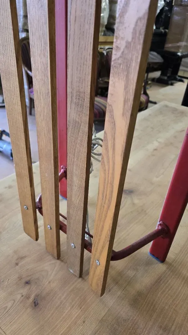 Illustration numéro 5 du produit Luge Traîneau vintage en bois et métal – esprit montagne