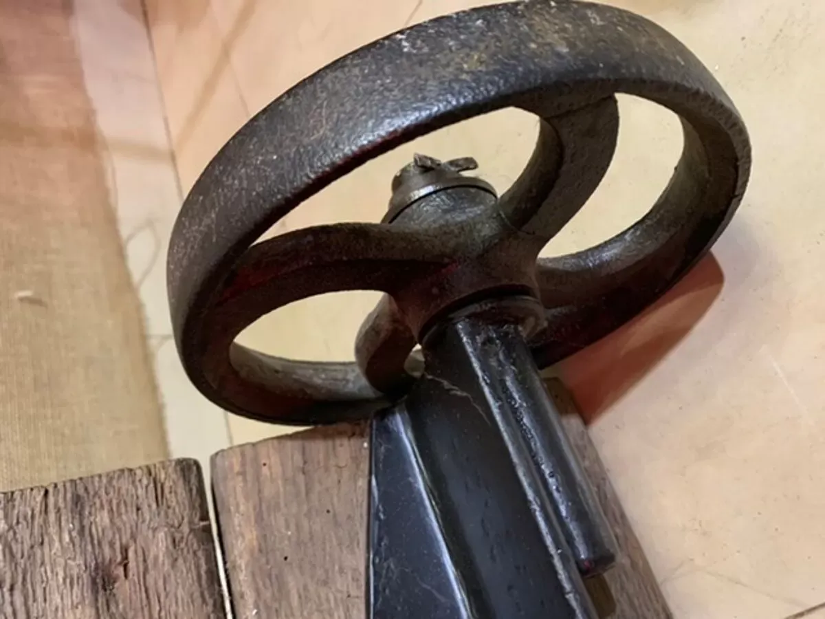 Illustration numéro 5 du produit Table basse ancien chariot industriel