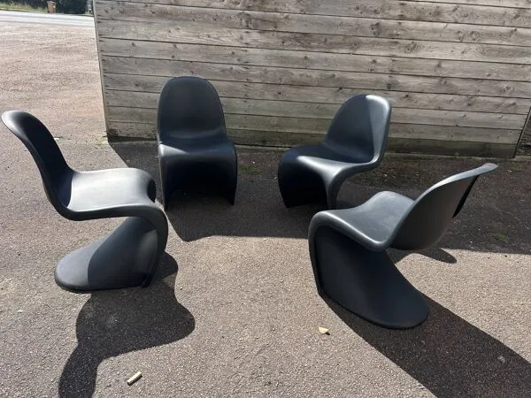 Illustration numéro 5 du produit Série de 4 chaises Verner Panton Vitra noires