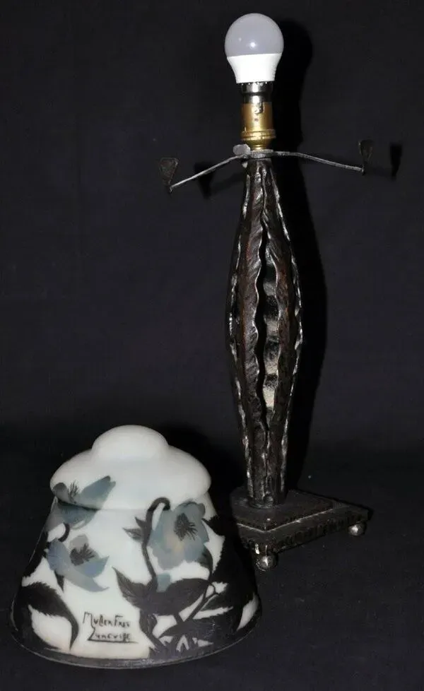 Illustration numéro 5 du produit Lampe en pâte de verre et fer forgé signée Muller Frères
