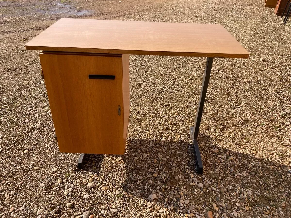 Illustration numéro 5 du produit Bureau d’internat