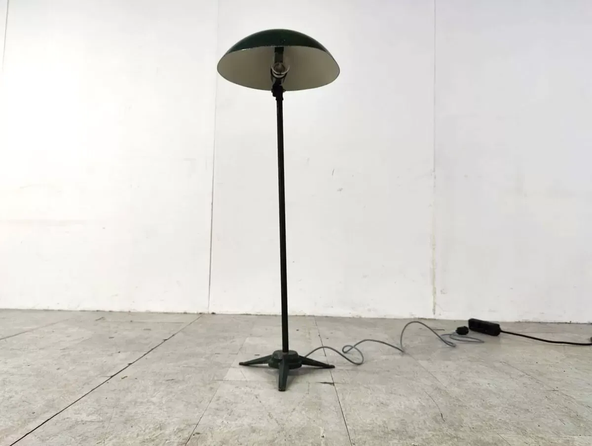 Illustration numéro 5 du produit Lampadaire industriel en métal, années 1970